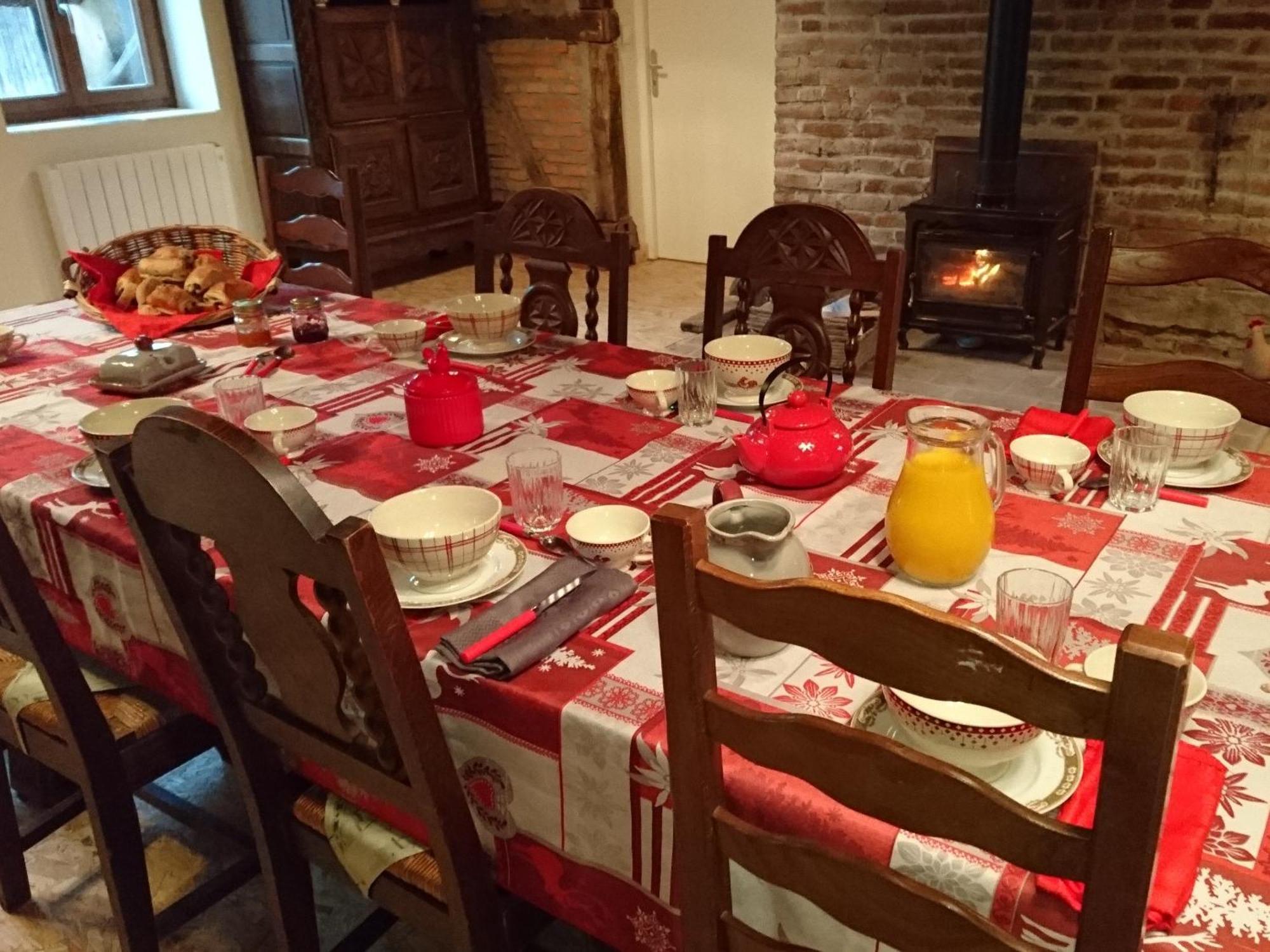 A La Poularde B&B Curciat-Dongalon Εξωτερικό φωτογραφία
